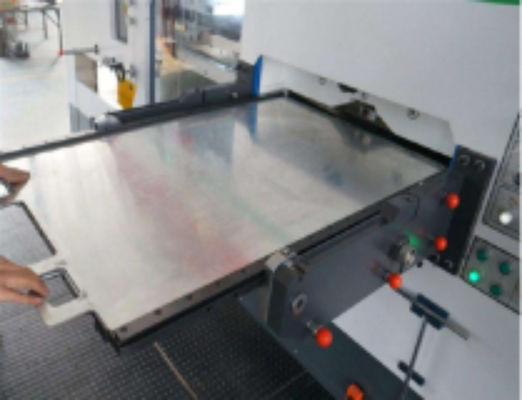 Machine de découpe et de creusement à la matrice à table plate 380V CQT-1520 avec décapage