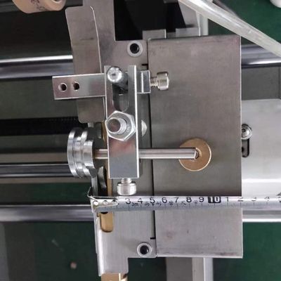 Machines à coller automatiquement des boîtes de carton