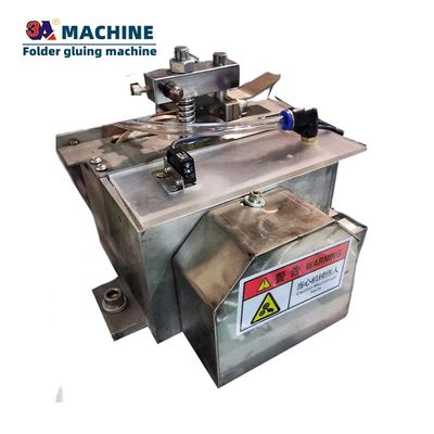 Machines à coller automatiquement des boîtes de carton